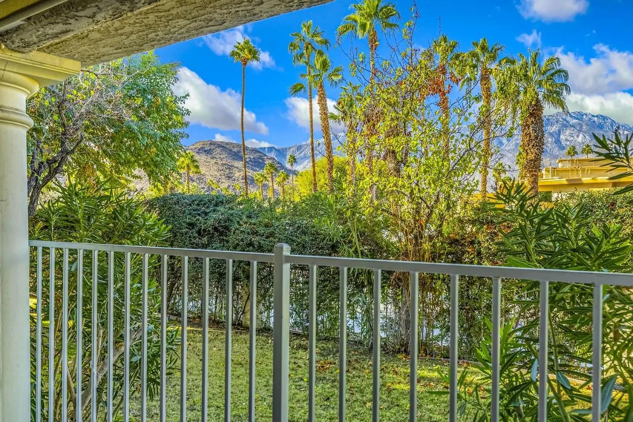 Thebrio Palm Springs Daire 0*,